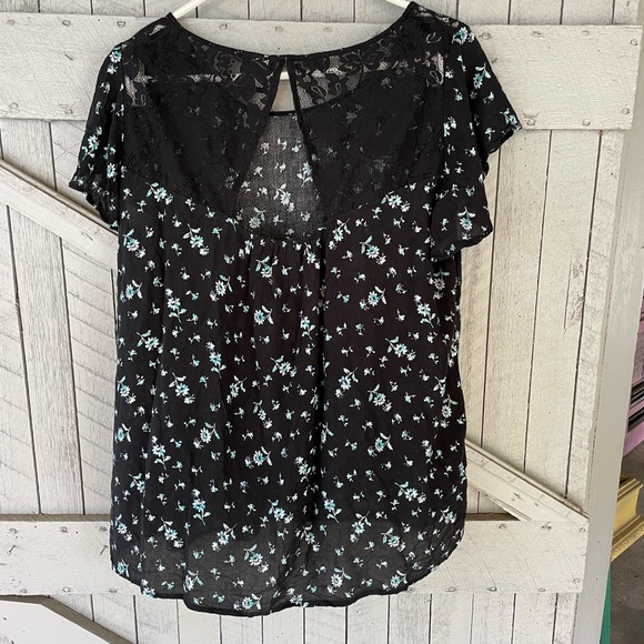 Torrid Floral Lacy Back Top - Picture 5 of 5
